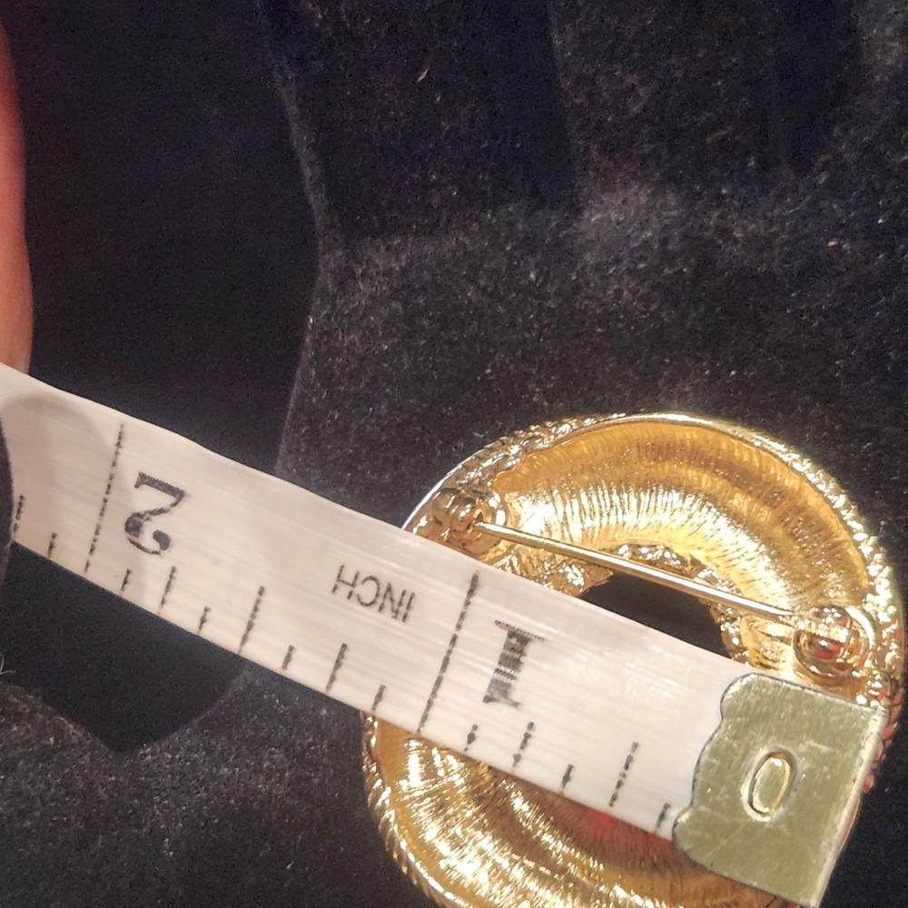 Vintage Trifari Gold Tone Circle Brooch Textured Rope Beaded Wreath Pin Signed - Picture 8 of 9
